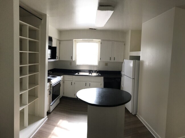 Building Photo - 409 N Clark St