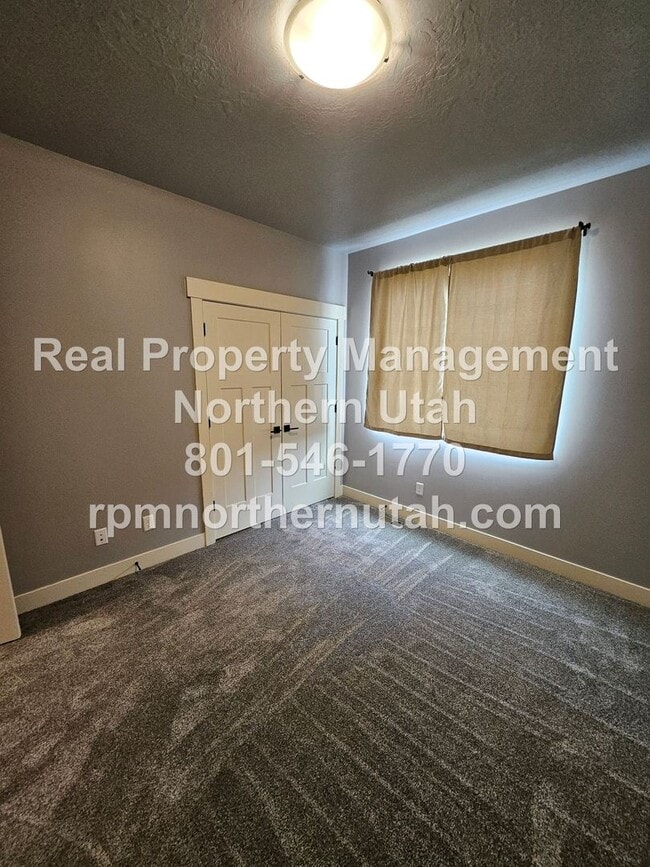 Building Photo - 3 Bedroom 2 Bath Duplex in Perry Now Avail...