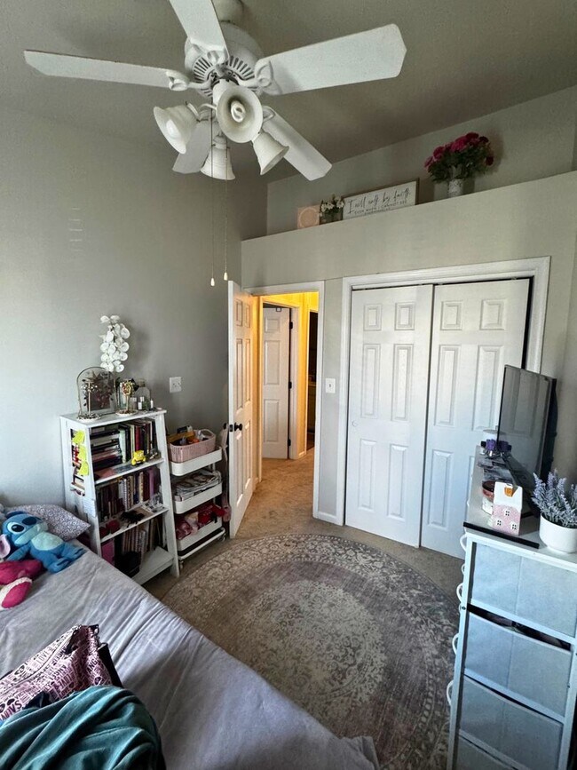 Building Photo - Well-Located 3BR, 2-Full, and 2-Half Bath Townhouse w/ One-Car Garage in Sterling, VA