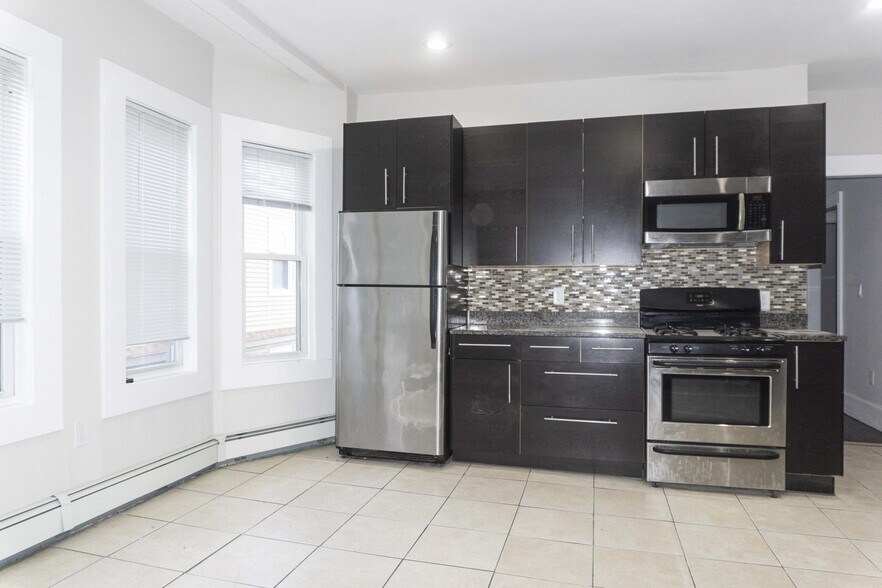 Building Photo - 3147-3149 Washington St. Unit 3