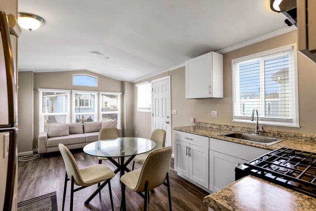 Building Photo - 341 3rd Ave