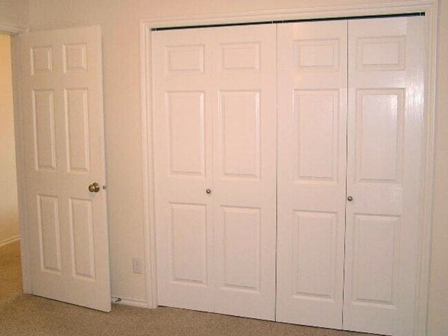Building Photo - Walnut Grove 2 Bedroom, 2 Bath Condominium