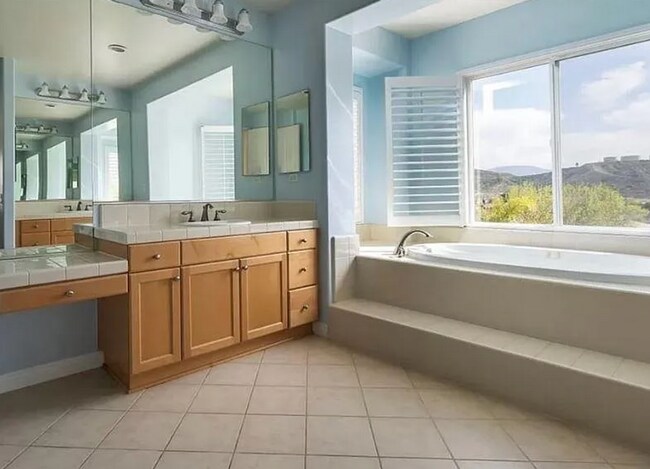Building Photo - Spacious 4-Bedroom Pool Home in Saugus wit...