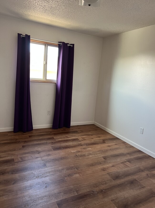 Building Photo - 476 Reindollar Ave