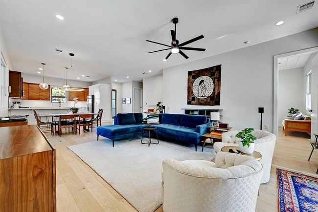Building Photo - 4707 Craigwood Dr