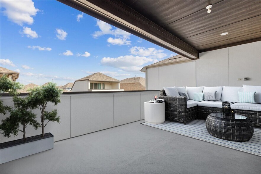 Building Photo - 8040 Ingram Dr