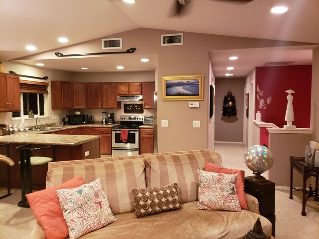 Building Photo - Furnished unit in Kihei