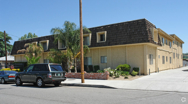 Building Photo - 24884 Walnut St