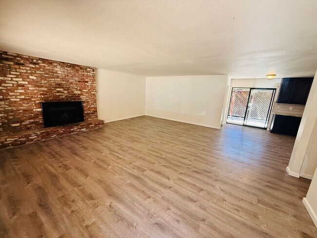 Building Photo - Pet Friendly 4 bed 2 bath house for rent at 1222. Jobs Peak