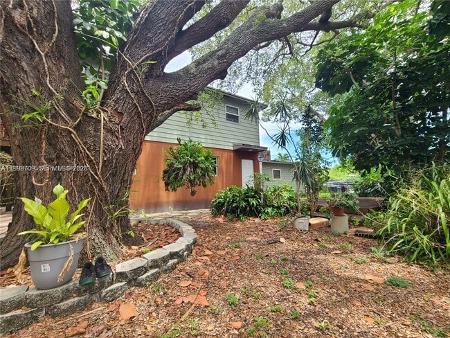 Building Photo - 258 SW 1st Ct