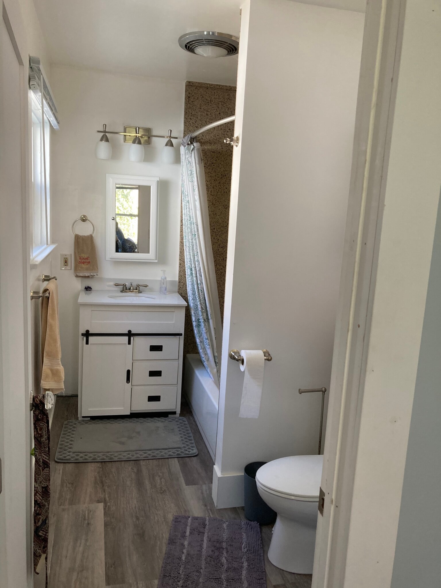Bathroom attached to Bedroom 3 - 550 W 37th St