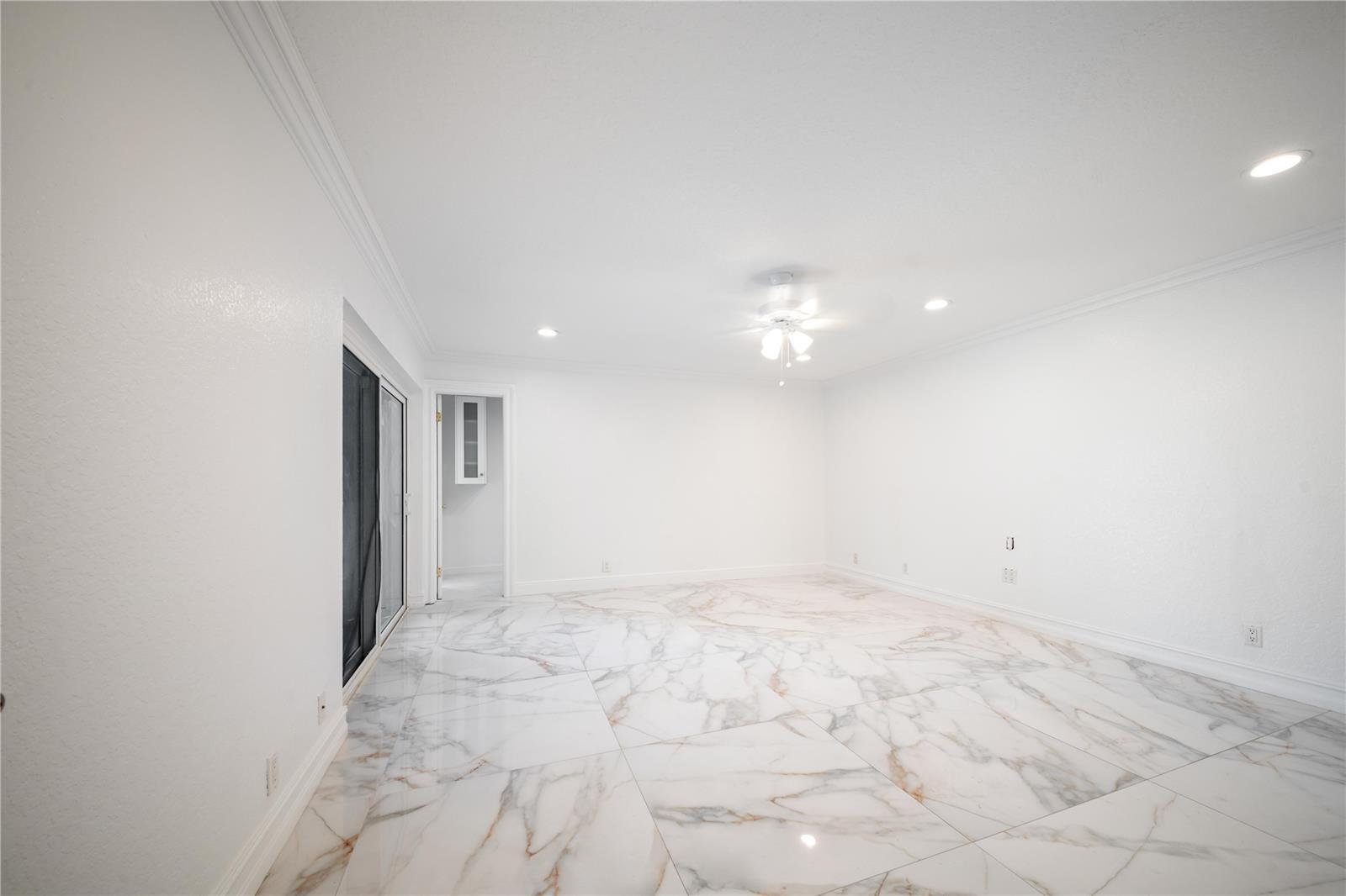 Building Photo - 16770 Lakeview Ct