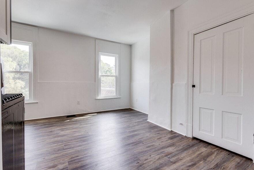 Building Photo - 2637 S 18th St