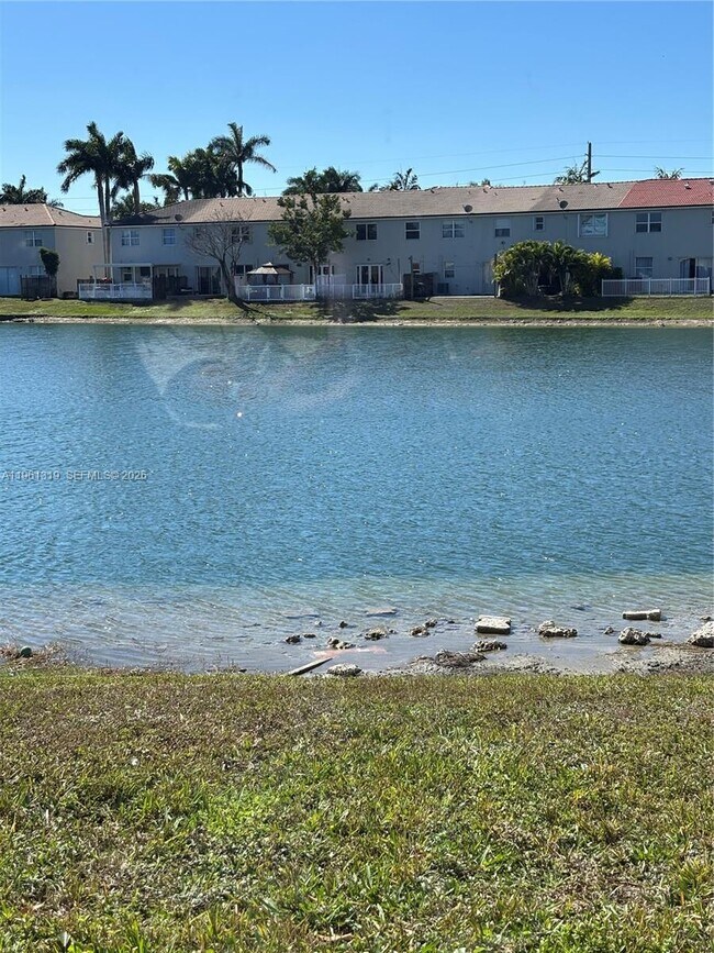 Building Photo - 1044 NE 42nd Terrace