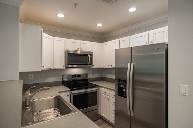 Building Photo - 3-Bedroom Townhouse in the Summit of Athens