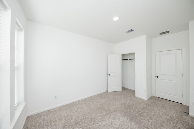 Building Photo - 42514 Summer Crst Rd