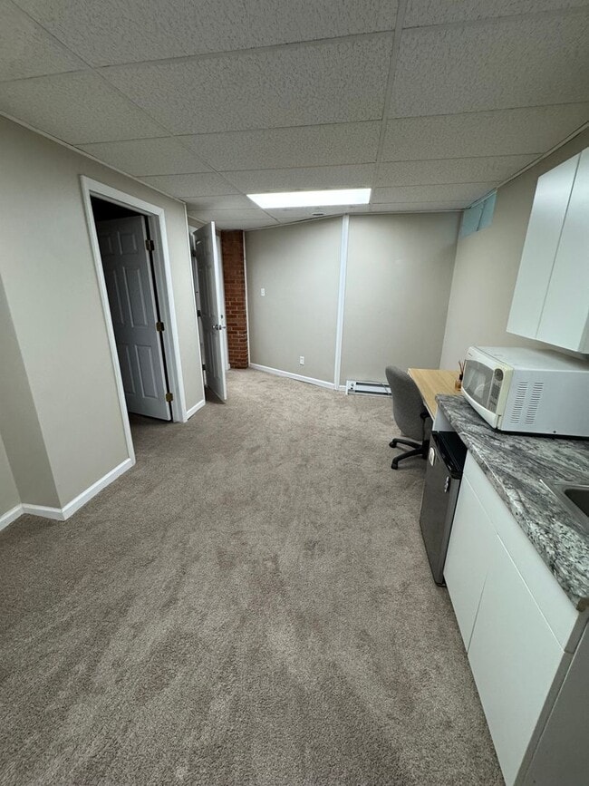 Building Photo - 5 Bedroom 2.5 Bath in Squirrel Hill