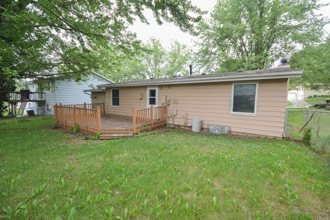 Building Photo - Terrific 3 bedroom home with large fenced yard!