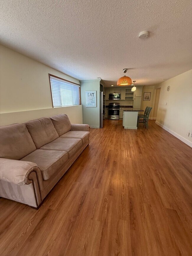 Building Photo - Charming ADU Apartment Connected to larger Home in Argay Terrace