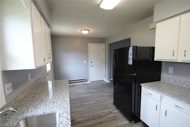 Building Photo - 300 Northland Dr