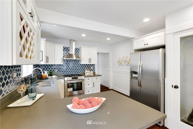 Building Photo - Charming Craftsman Home in Quiet Brighton Neighborhood!