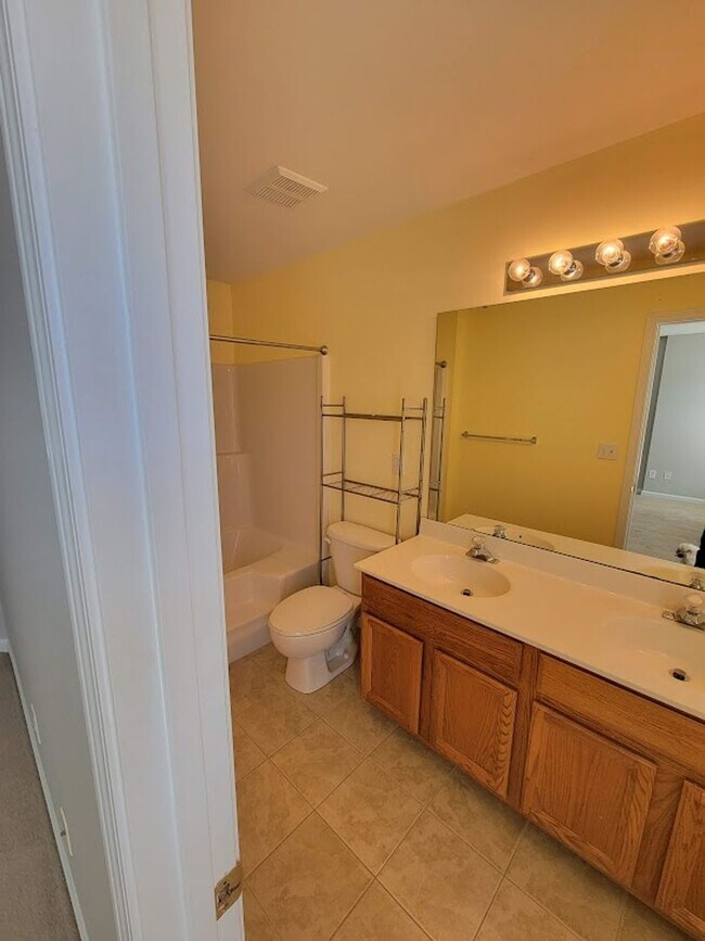 Building Photo - Huntersville Townhouse located in Rosedale!