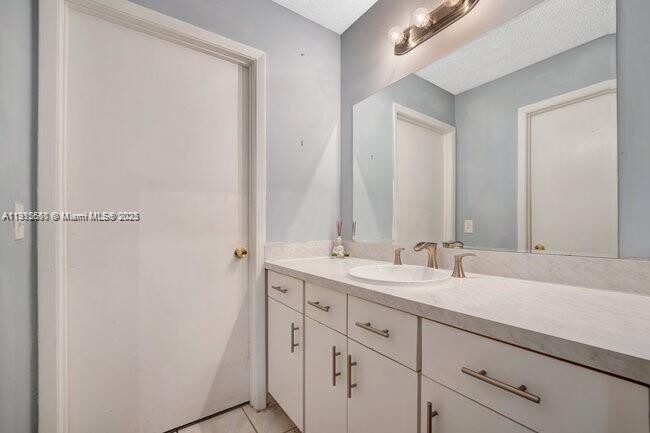 Building Photo - 9912 Hammocks Blvd