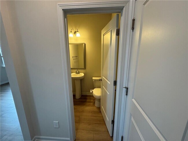 Building Photo - 1129 Georgian Point Dr