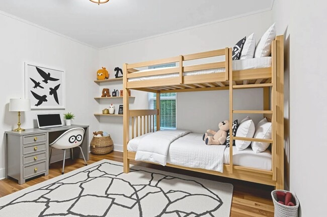 Building Photo - 425 E Sears St