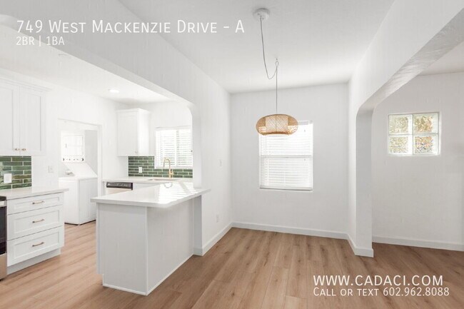 Building Photo - 749 W MacKenzie Dr