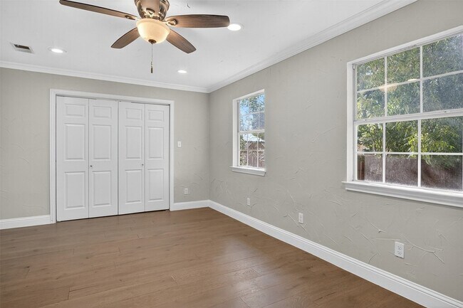 Building Photo - 4806 W University Blvd