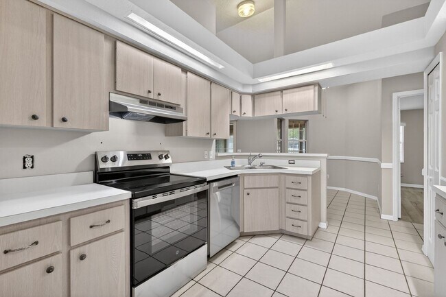 Building Photo - Available Now! Move-In Ready 3BR Home with Florida Room & Shed