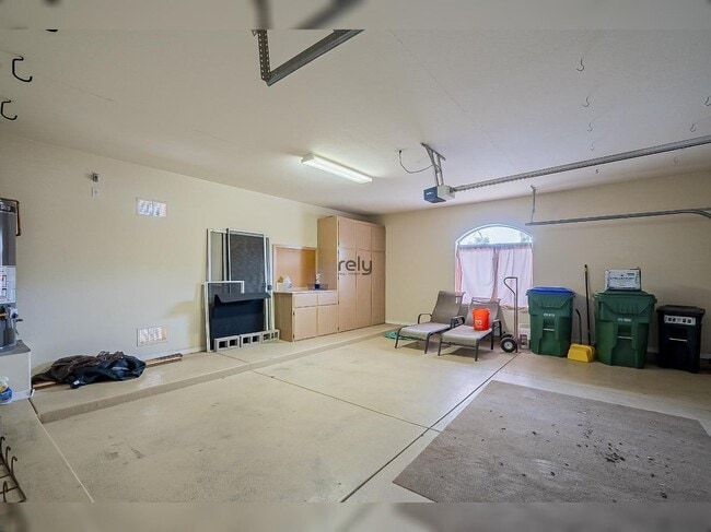 Building Photo - 4605 N Clear Creek Dr
