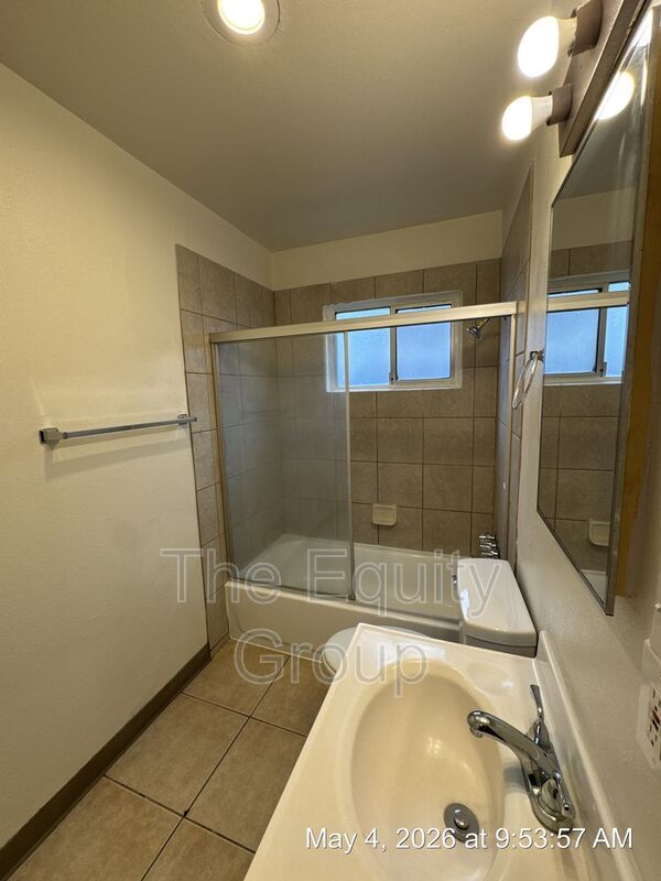 Building Photo - 331 E Elm St