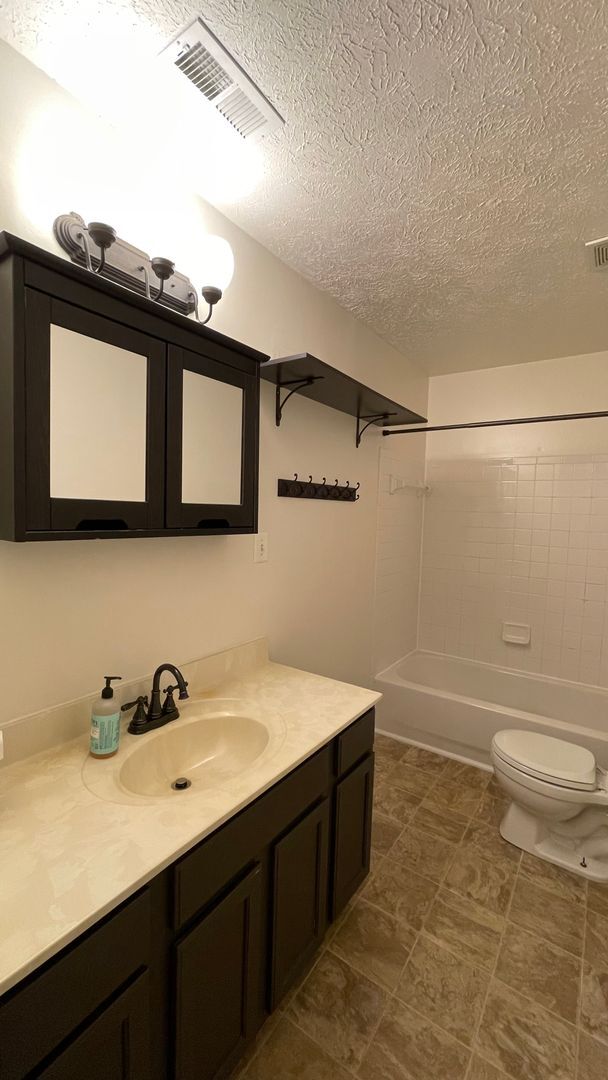 Building Photo - 4 Bed Townhome in South Stafford