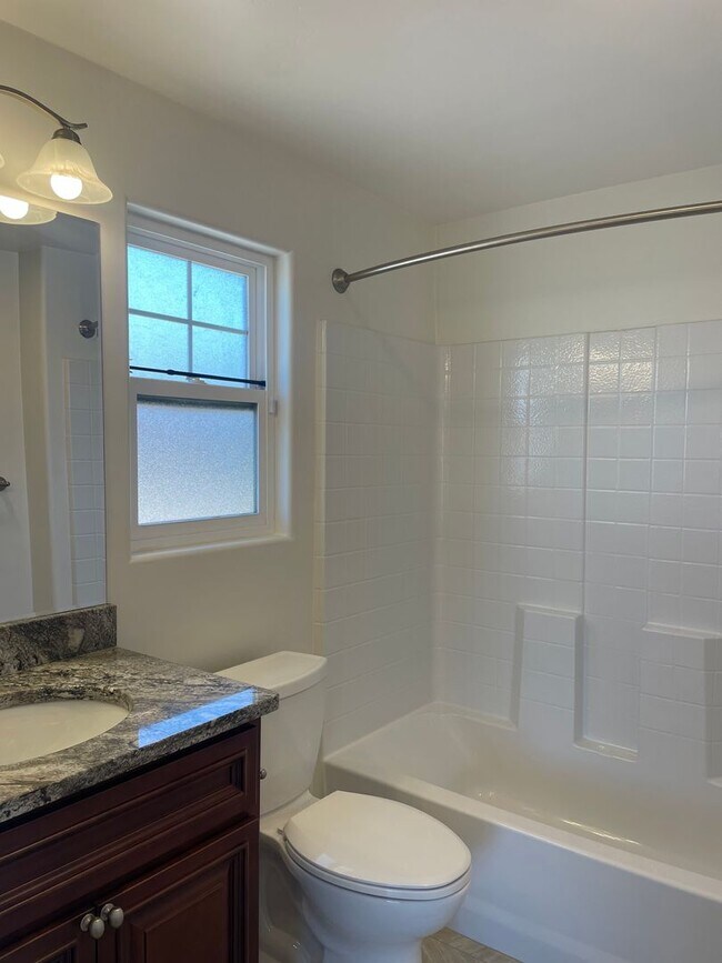 Building Photo - Move in Special!! Beautiful 4 bed/4.5 bath...