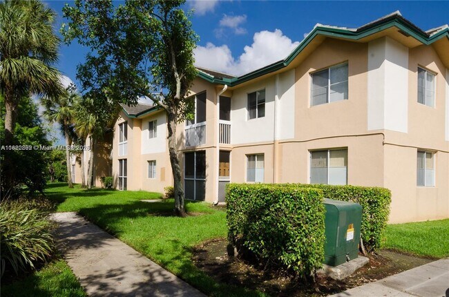 Building Photo - 9855 Westview Dr
