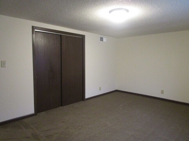 Building Photo - Remarkable Two Bedroom Town-Home with Fenced Yard - Available August 14th!!!