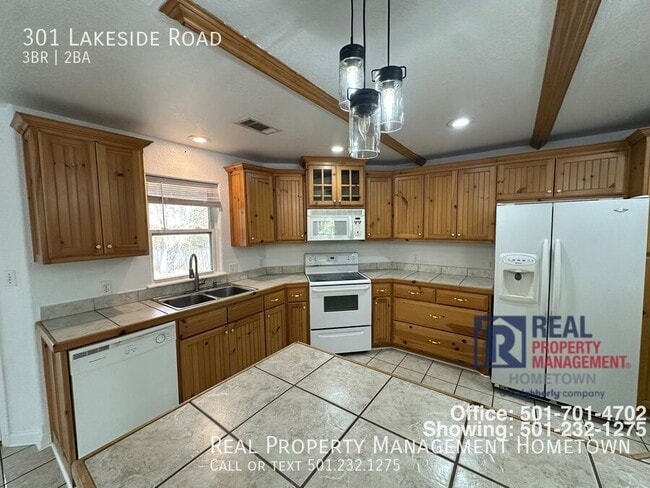 Building Photo - 301 Lakeside Rd