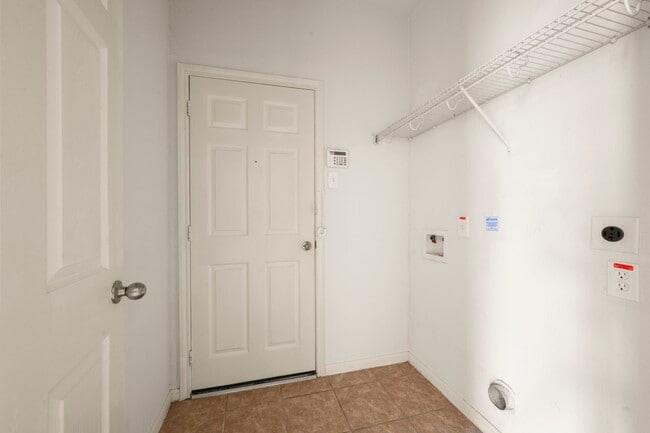Building Photo - 7803 Blue Lake Dr