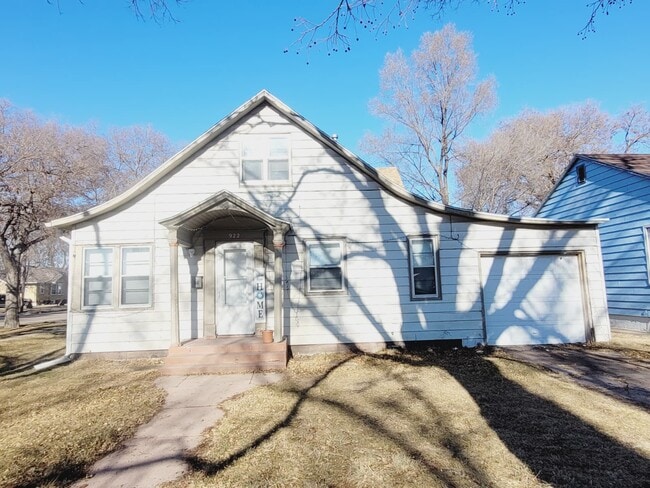 Building Photo - 922 W 4th St