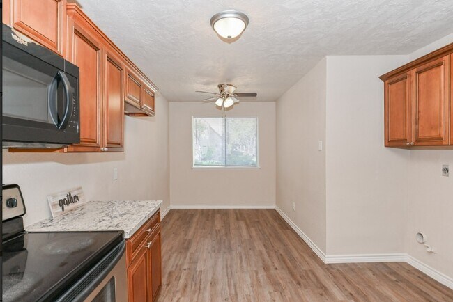 Building Photo - 6428 Alisa Ln