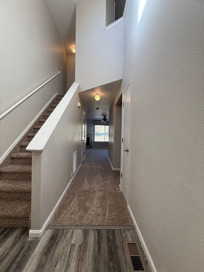 Building Photo - Stylish Comfort and Modern Living in the H...