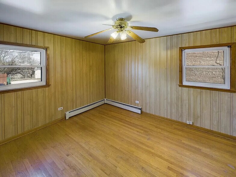 Building Photo - 5948 W 79th St