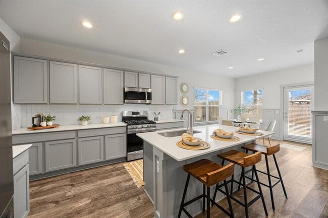 Building Photo - 100 Deserti Rd