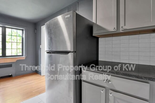 Building Photo - 451 E Town St