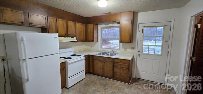 Building Photo - 517 Hickory St