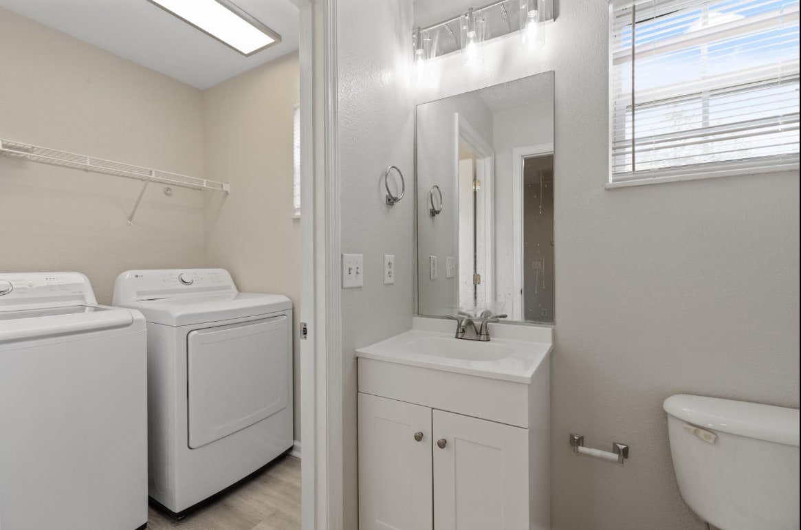 Building Photo - 8719 Mowbray Way