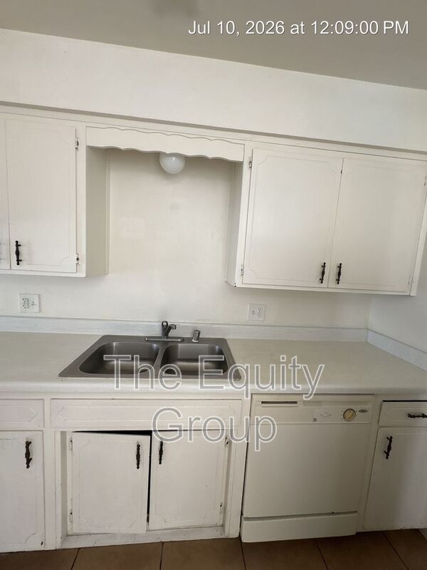 Building Photo - 81 E Hazelwood Dr
