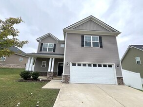 Building Photo - Huge home in Spring Hill!